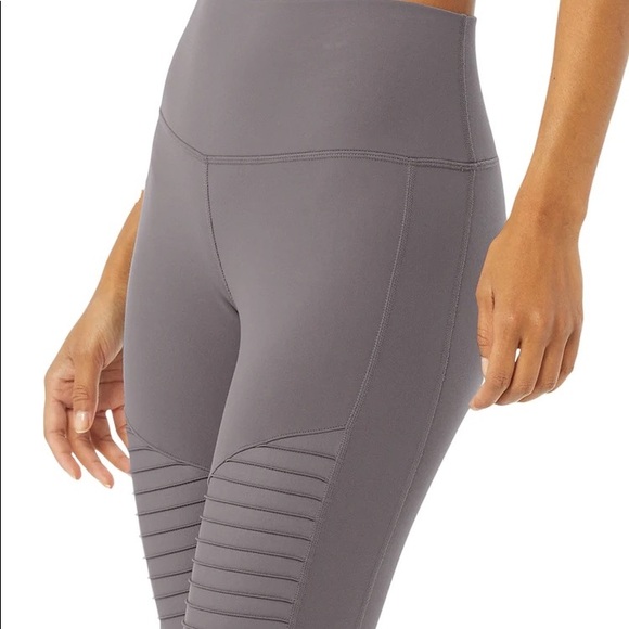 ALO YOGA MOTO LEGGINGS - Picture 3 of 8